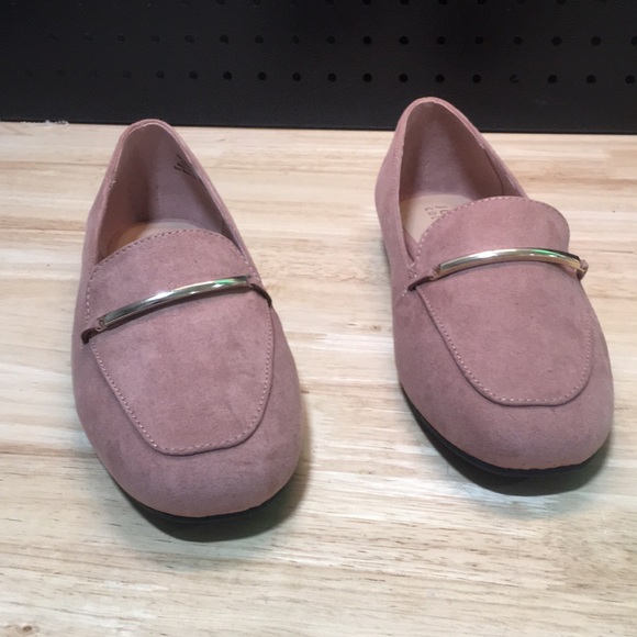 New WB Woman’s Journee Collection Elegant Pink Loafers - Picture 2 of 7